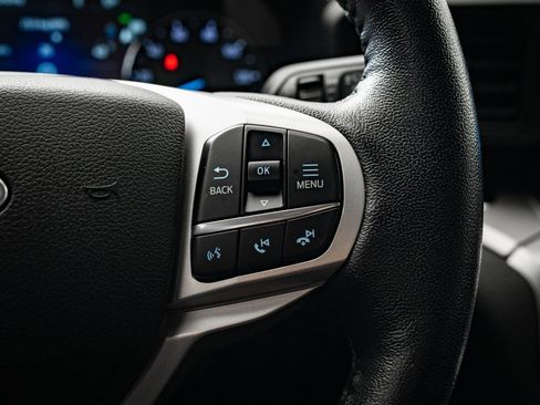 Used 2021 Ford Explorer XLT image 30