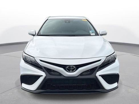 Used 2023 Toyota Camry SE FWD image 3