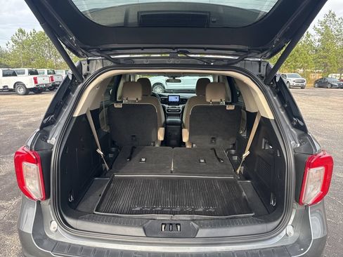 Used 2023 Ford Explorer XLT RWD image 17