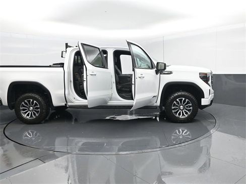 Used 2022 GMC Sierra 1500 AT4 image 30