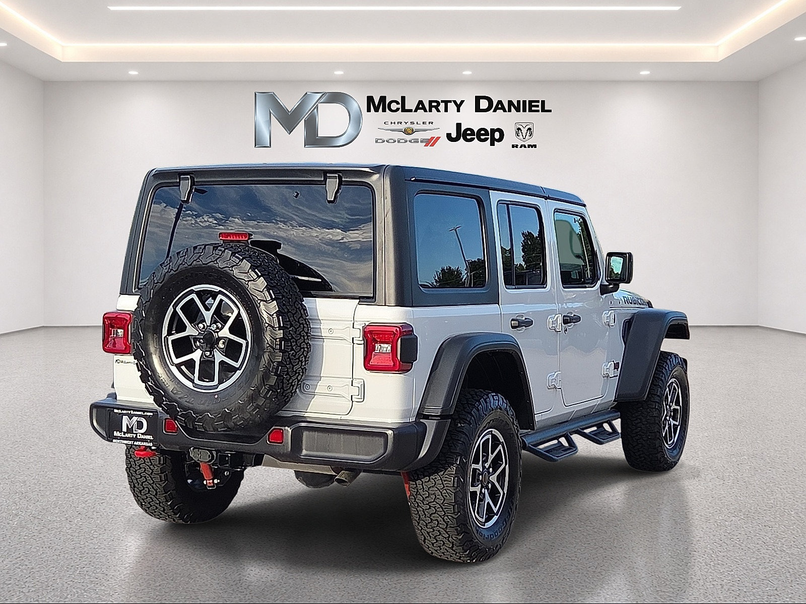 Used 2025 Jeep Wrangler Unlimited Rubicon w/ Convenience Group AWD/4WD image 5
