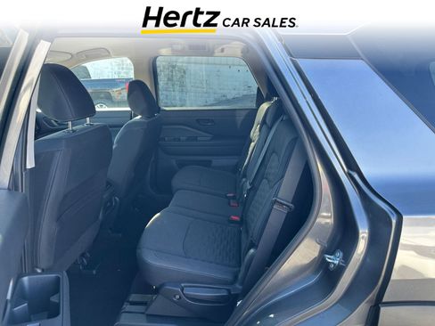 Used 2025 Nissan Pathfinder SV image 7