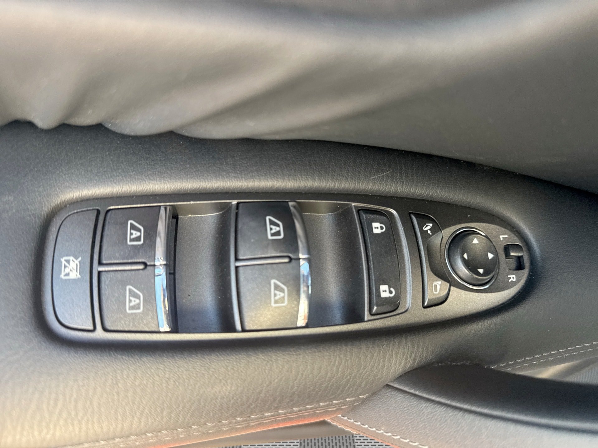 Used 2020 Nissan Armada Platinum w/ Captain's Chairs Package AWD/4WD image 15