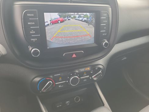 Used 2020 Kia Soul LX FWD image 28