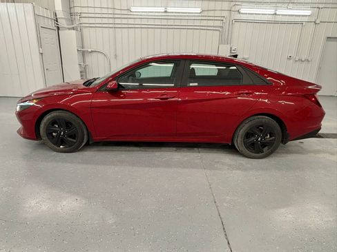 Used 2023 Hyundai Elantra SEL FWD image 2