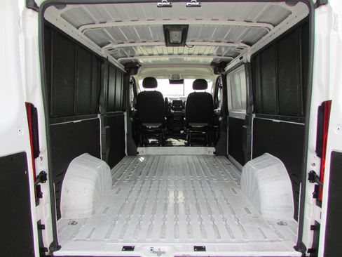 Used 2025 RAM ProMaster 2500 w/ Convenience Group FWD image 24