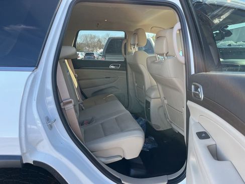 Used 2016 Jeep Grand Cherokee Laredo w/ Quick Order Package 23E image 3