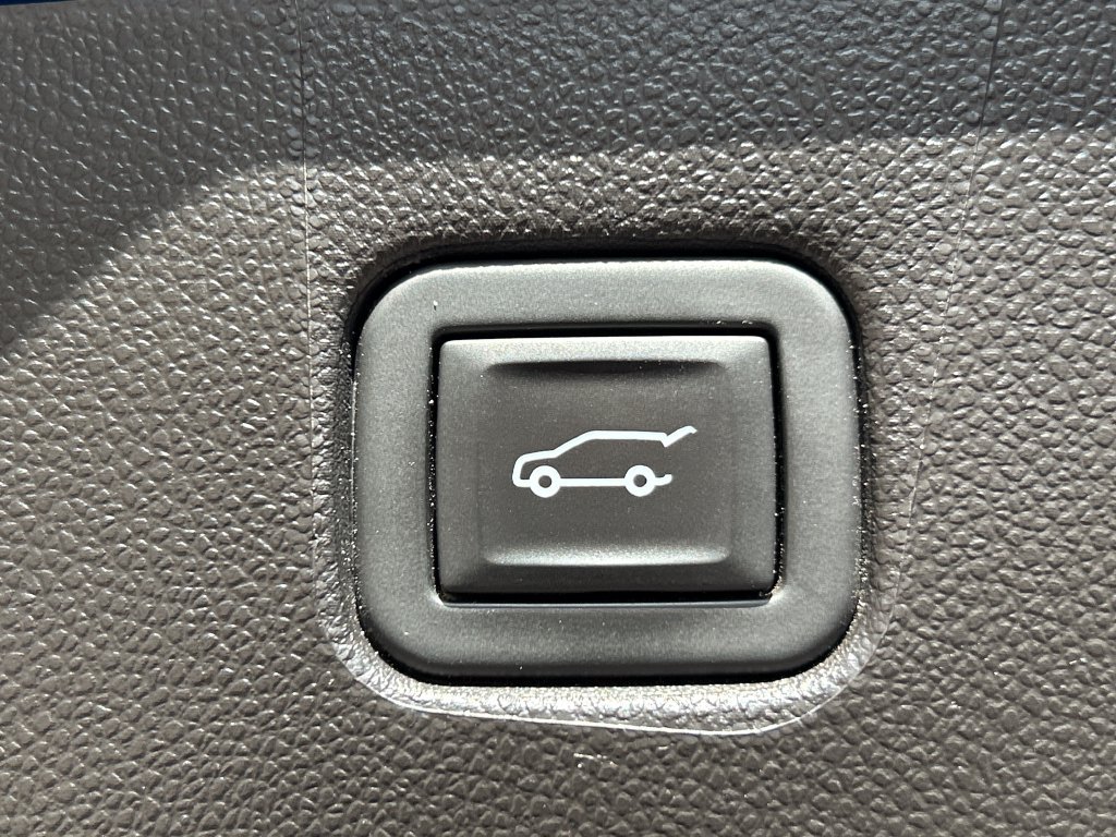 Used 2024 Chevrolet Blazer LT AWD/4WD image 29