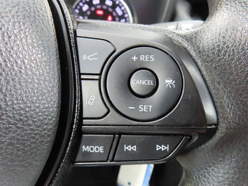 Used 2021 Toyota RAV4 LE AWD/4WD image 15