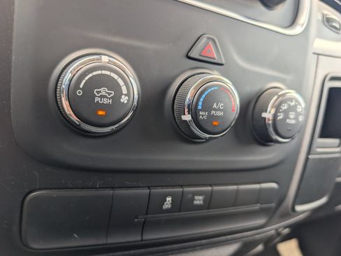 Used 2018 RAM 1500 Express AWD/4WD image 16