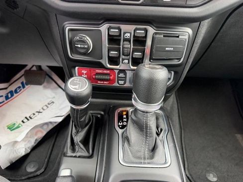 Used 2026 Jeep Wrangler Unlimited Rubicon AWD/4WD image 14