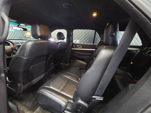 Used 2017 Ford Explorer XLT w/ Equipment Group 202A FWD image 24