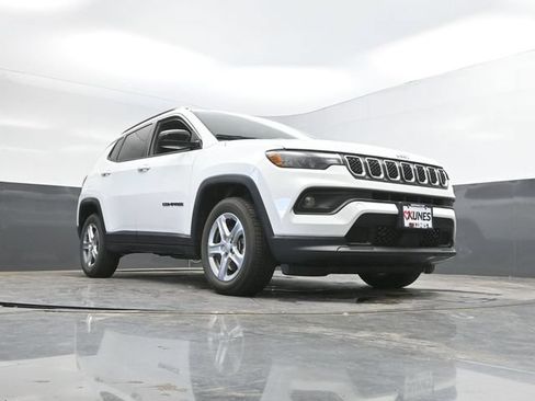 Used 2024 Jeep Compass Latitude AWD/4WD image 46