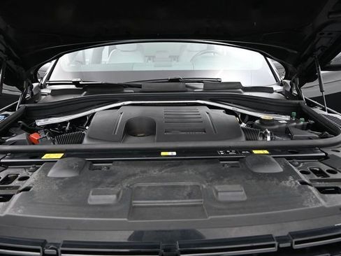 Used 2024 Land Rover Range Rover Sport SE image 17