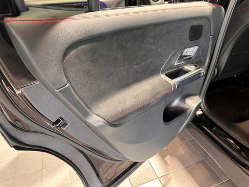 Used 2024 Mercedes-Benz GLB 250 4MATIC image 30