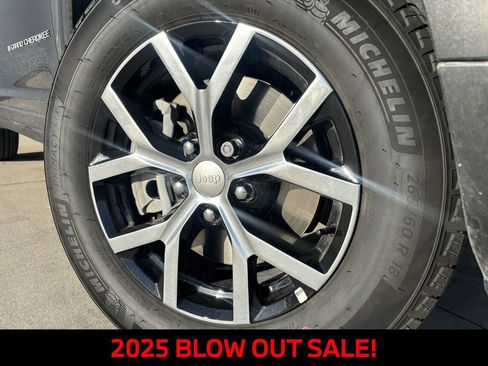 New 2025 Jeep Grand Cherokee L Limited AWD/4WD image 7