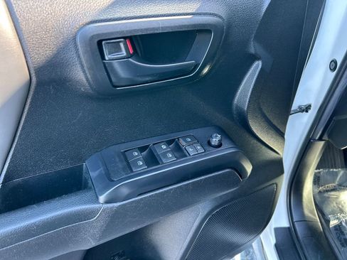 Used 2022 Toyota Tacoma SR image 12