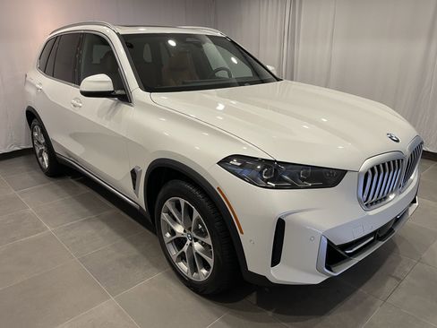 New 2026 BMW X5 xDrive40i w/ Premium Package AWD/4WD image 3
