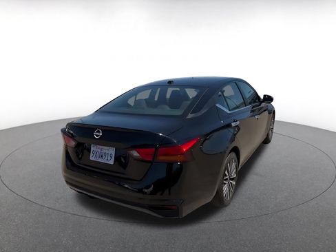 Used 2025 Nissan Altima 2.5 SV FWD image 15