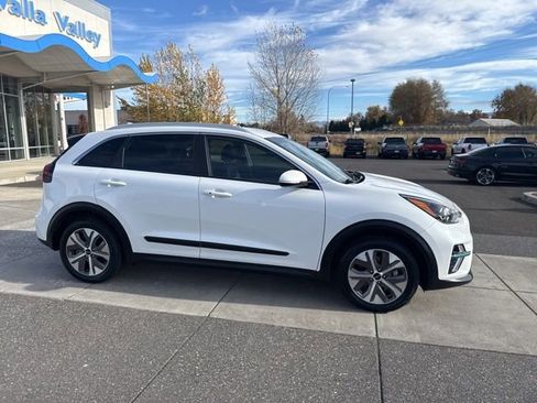 Used 2022 Kia Niro EX w/ Cold Weather Package image 3