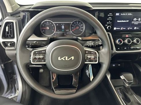 Used 2023 Kia Sorento LX AWD/4WD image 14