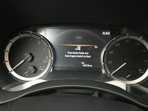 Used 2024 Toyota Highlander XLE AWD/4WD image 13