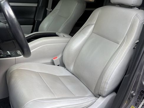 Used 2019 Toyota Highlander XLE FWD image 22