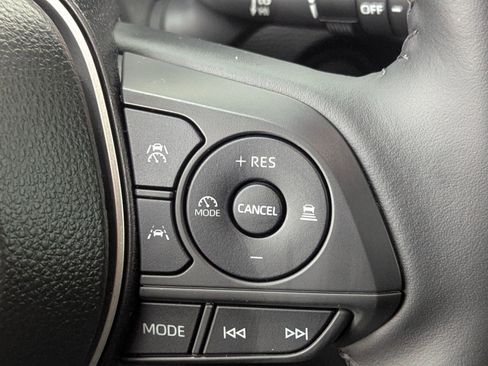 Used 2026 Toyota Corolla Cross XLE image 24