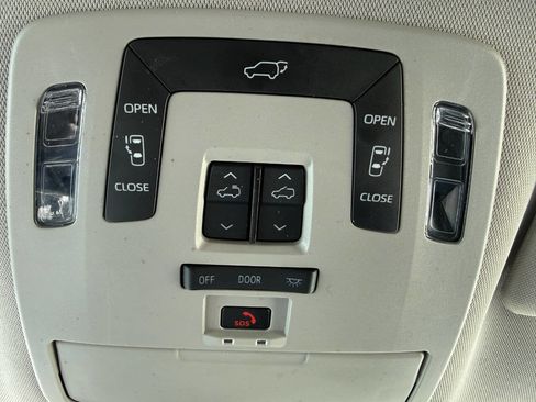 Used 2023 Toyota Sienna XLE image 49