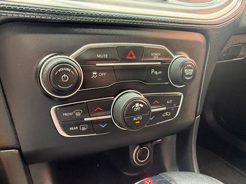 Used 2019 Dodge Charger SXT w/ Plus Group RWD image 27