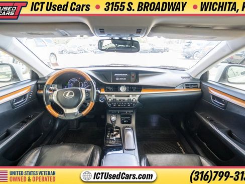 Used 2014 Lexus ES 300h w/ Luxury Package w/Bamboo Trim FWD image 11