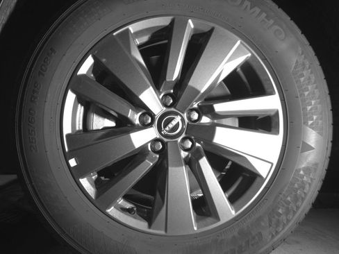 Used 2025 Nissan Pathfinder SV FWD image 12