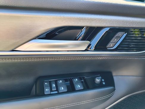 Used 2024 Jeep Wagoneer Series II image 16