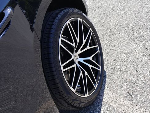 Certified 2025 Porsche Macan AWD/4WD image 37