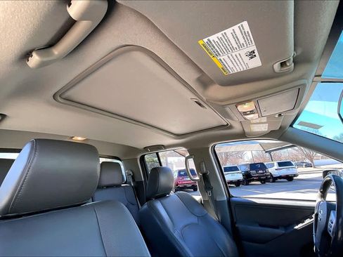 Used 2019 Nissan Frontier SL image 14