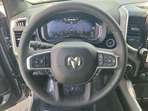 Used 2025 RAM 1500 Big Horn AWD/4WD image 18
