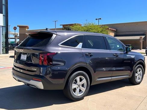 Used 2026 Kia Sorento LX image 14