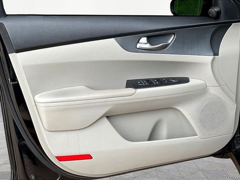 Used 2019 Kia Forte LXS FWD image 18