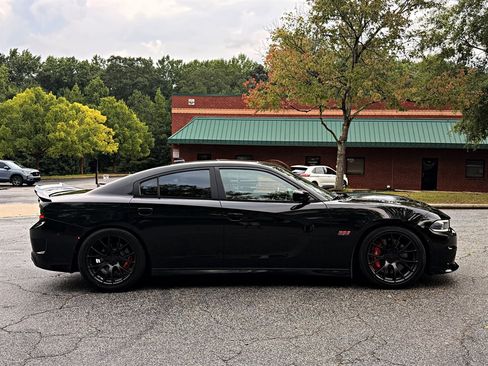 Used 2015 Dodge Charger SRT w/ Technology Group RWD image 4