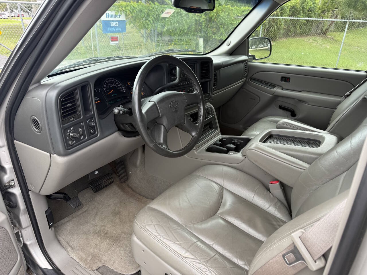 Used 2004 Chevrolet Suburban LS w/ Preferred Equipment Group RWD image 5