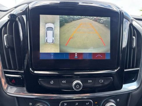 Used 2018 Chevrolet Traverse Premier w/ Driver Confidence II Package FWD image 11