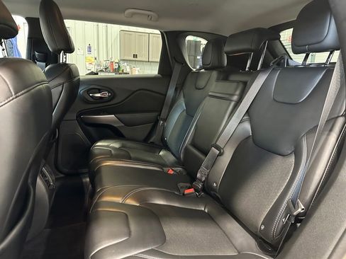 Used 2019 Jeep Cherokee Latitude Plus w/ Cold Weather Group image 28