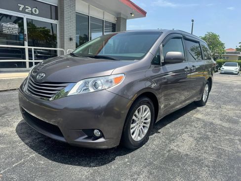 Used 2015 Toyota Sienna XLE w/ XLE Navigation Package FWD image 1