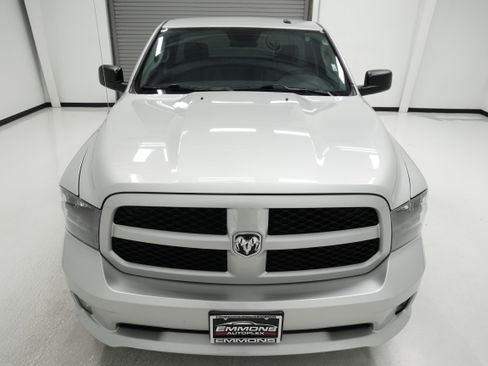 Used 2017 RAM 1500 Express RWD image 2