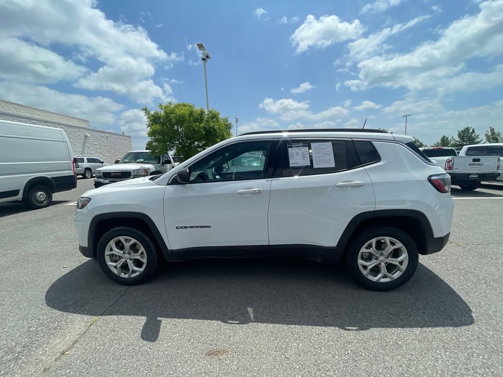 Used 2024 Jeep Compass Latitude AWD/4WD image 4
