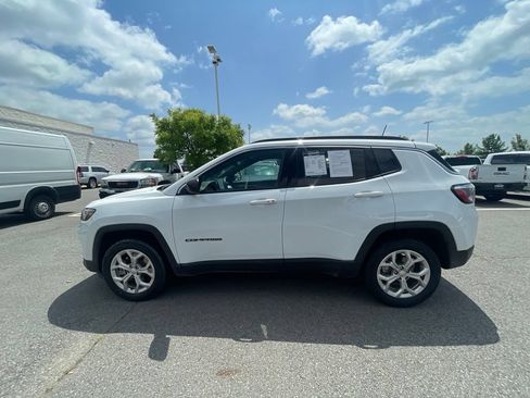 Used 2024 Jeep Compass Latitude AWD/4WD image 4