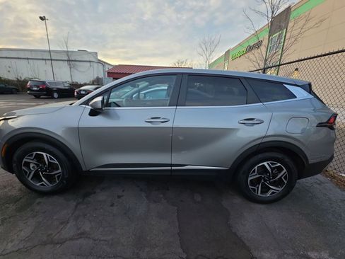 Used 2025 Kia Sportage LX image 4