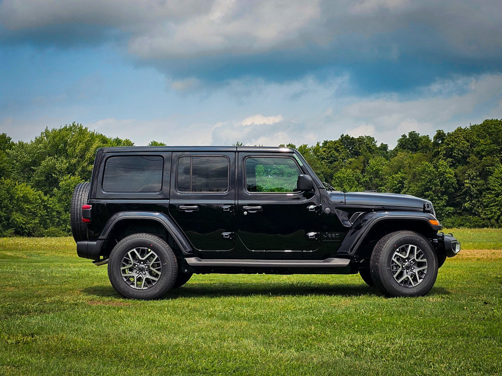 New 2026 Jeep Wrangler Unlimited Sahara AWD/4WD image 2