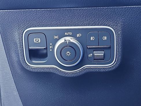 Used 2025 Mercedes-Benz GLB 250 GLB 250 image 30