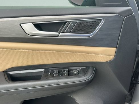 Certified 2026 Volkswagen Atlas Cross Sport SE FWD image 20